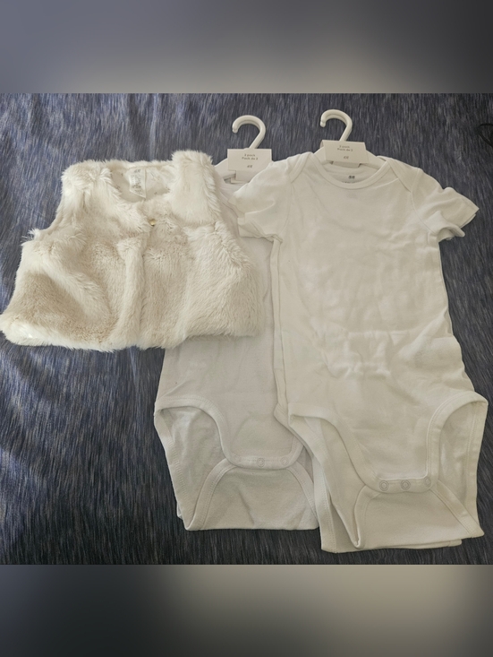 H&M Other - Baby Toddler bundle 5 pices size 18 months -2T onesies and vest